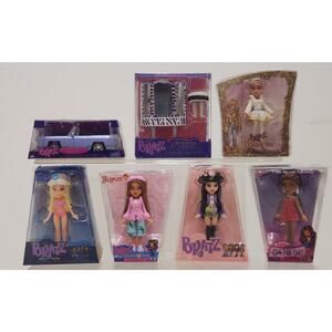 Lot Of 7 BRATZ Mini Dolls Furniture Car Vanity FM Cruiser Yasmin Princess Sasha